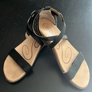 CUTE! Aetrex blingy Velcro sandals Sz 9-9.5